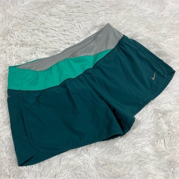 Nike Dri-Fit Sea Green Running Short Womans Size Medium - Picture 1 of 13